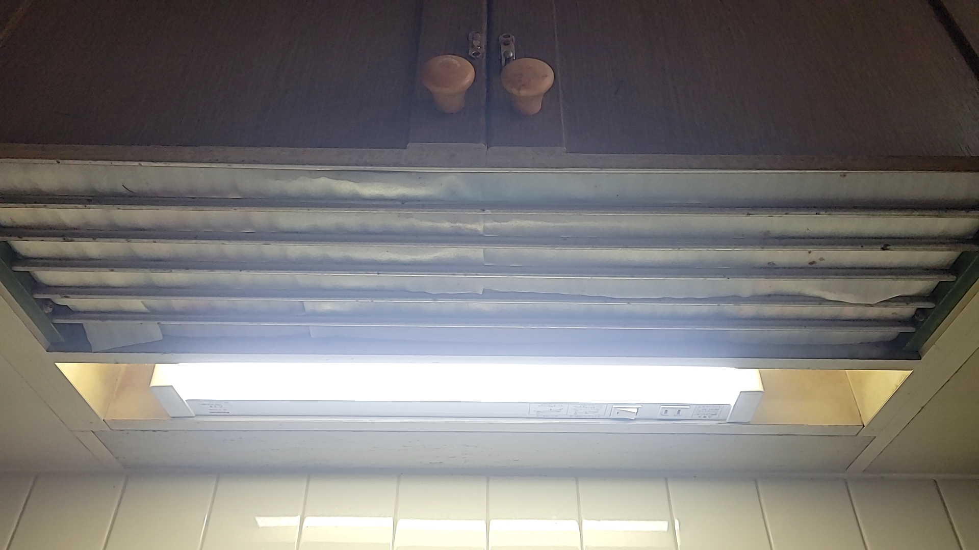 弥富市キッチン手元灯交換工事